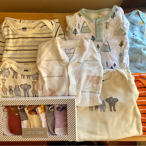 NEWBORN BABY GOWN / sleep sacks (bundle of 7 + 7 socks!!!) newborn bundle - Picture 1 of 3